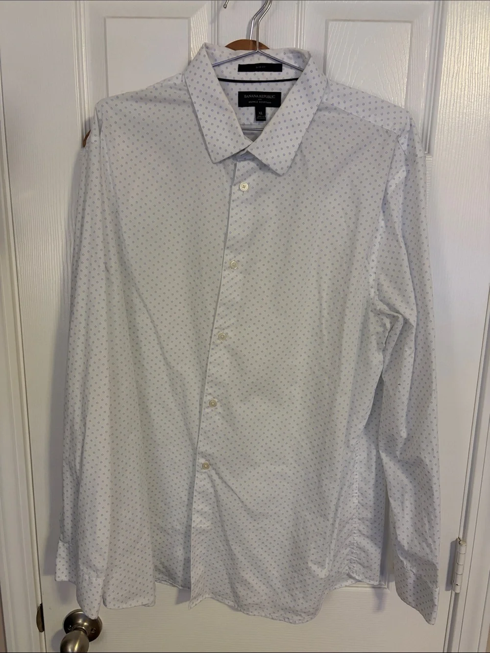Banana Republic Men's White Dress Shirt with Light Blue Microdots